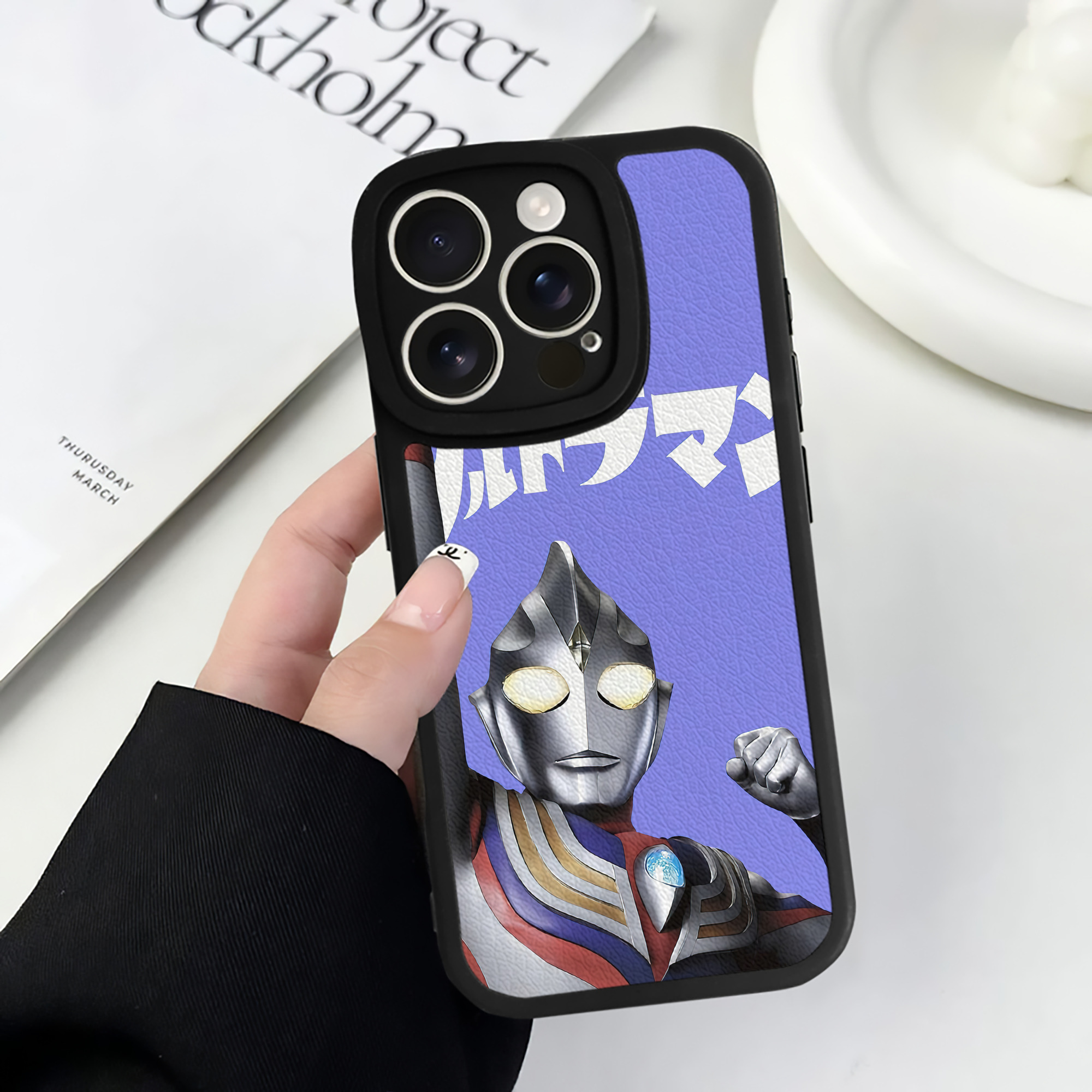（画像用） ウルトラマン Ultraman 【iPhone 16シリーズ対応】シリコンスマホケース（レザー調） 材質：シリコン